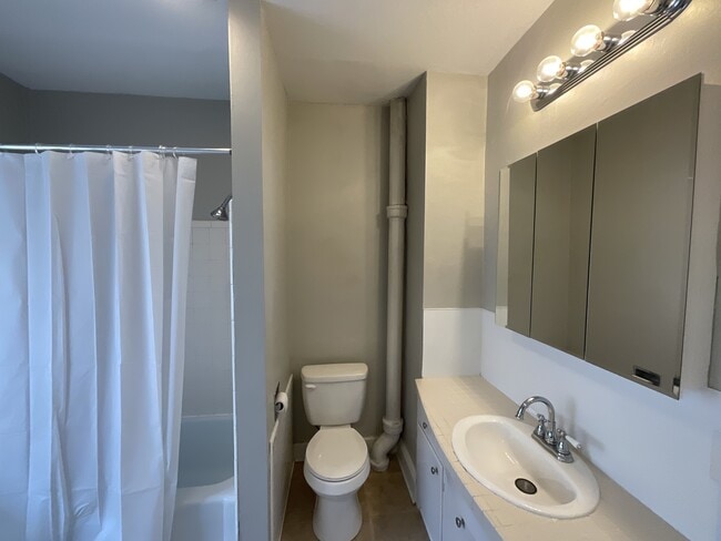 Photo - 254 E Louther St