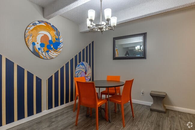 1BR, 1BA - 734SF - Dining Room - The Pearl at Midtown