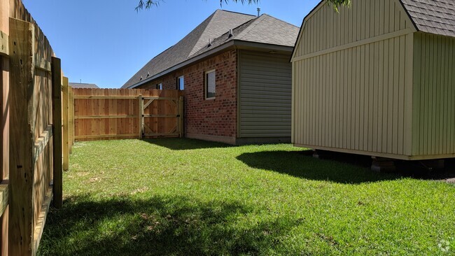Building Photo - 742 Red Pine Dr Rental