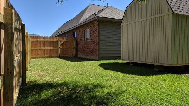 Photo - 742 Red Pine Dr House