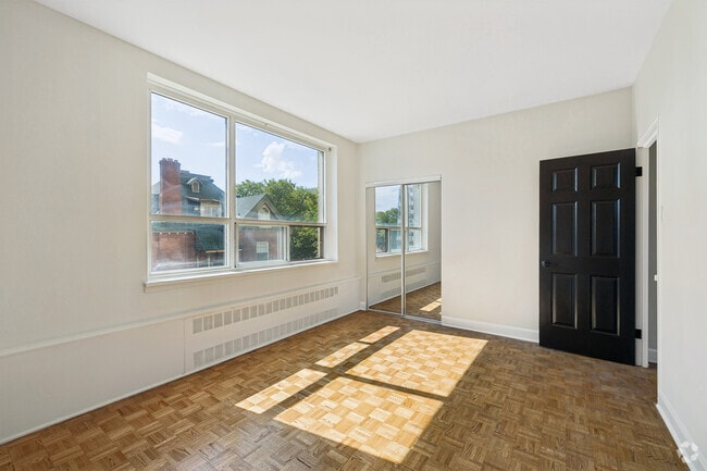 3BR, 1BA - 810SF - Primary Bedroom