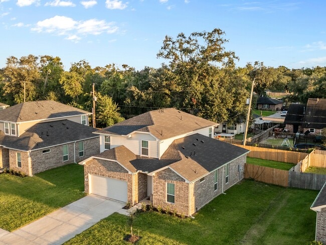 Building Photo - 401 Magnolia Ln
