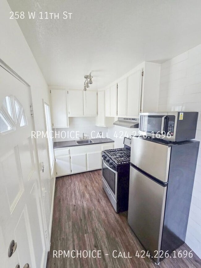 Photo - 258 W 11th St
