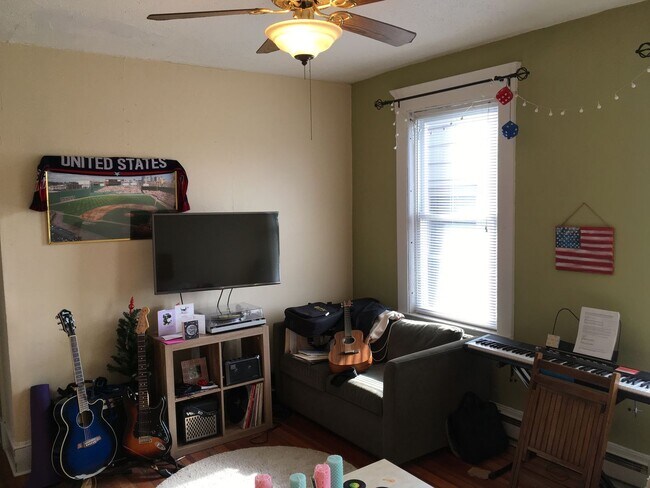 Photo - Bright 1BR in East Rock | Gas & Hot Water Included | Steps from Yale & Trails Unidad B7