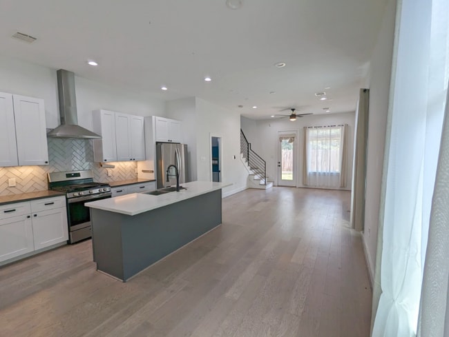 Photo - 204 Marathon St