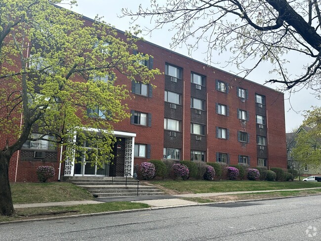 Building Photo - Hilltop Garden Apartments