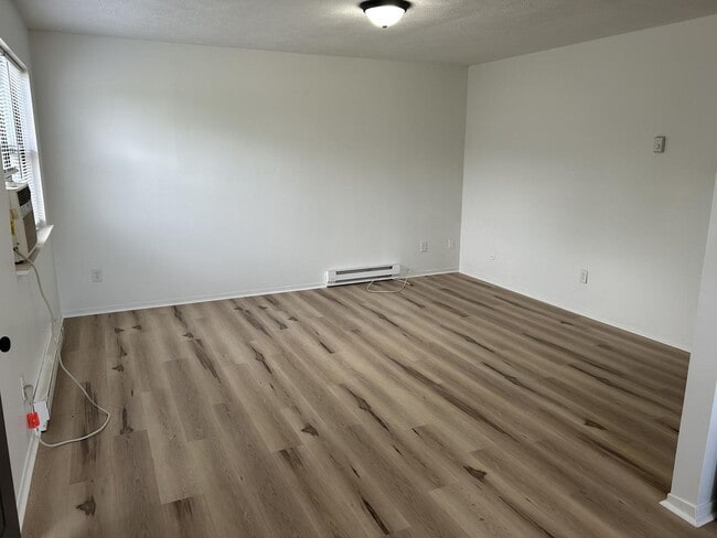Photo - 270 Everett Ave