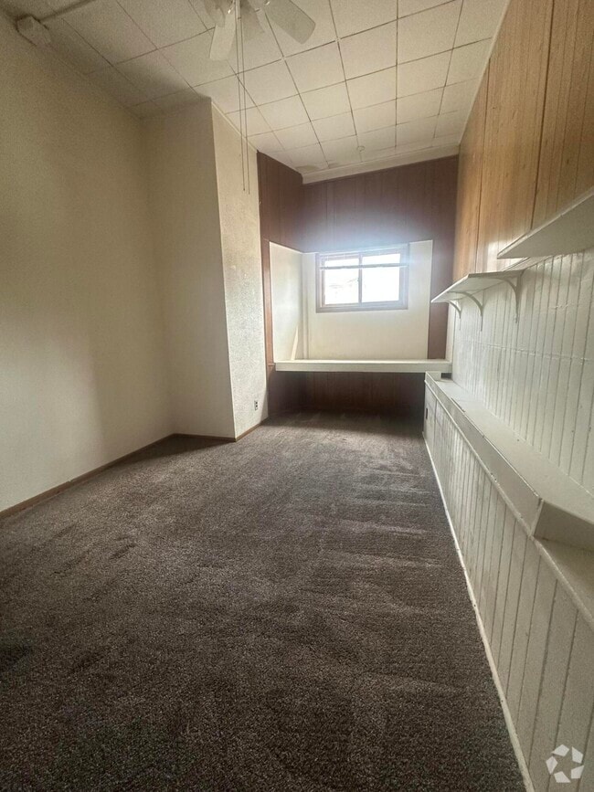 Building Photo - 1107 La Crosse St Rental