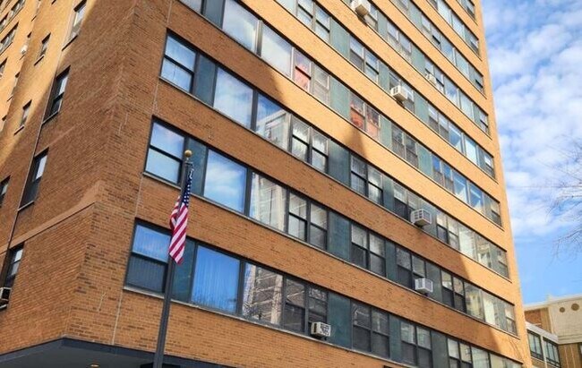Building Photo - 6118 N Sheridan Rd Unit 1208