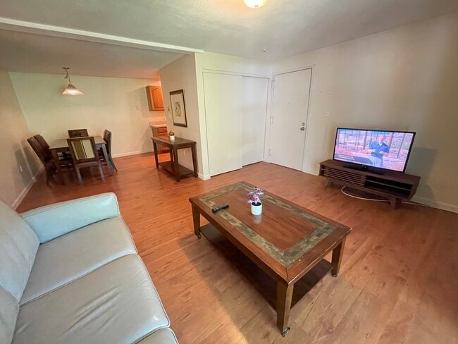 Photo - 8 Post Oak Ln Unit Bright and sunny 2 bedroom 2 bath