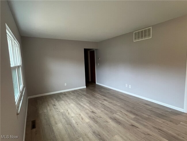 Photo - 1766 Green Rd