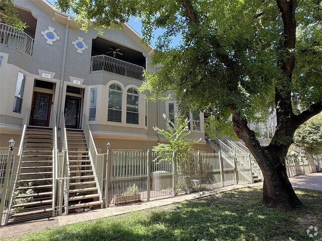 Building Photo - 118 Detering St Rental