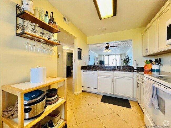 Building Photo - 4250 N Hwy A1A Unit 1102 Rental