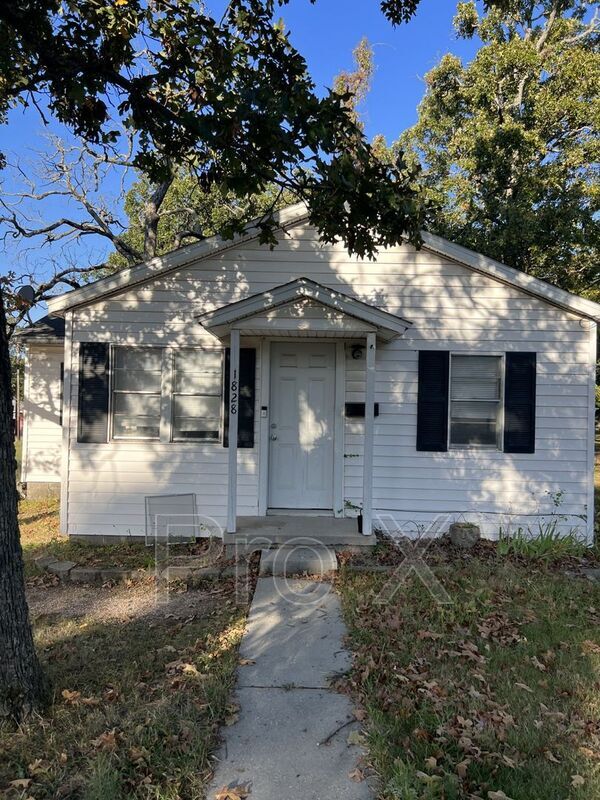 Photo - 1828 S Main St Casa