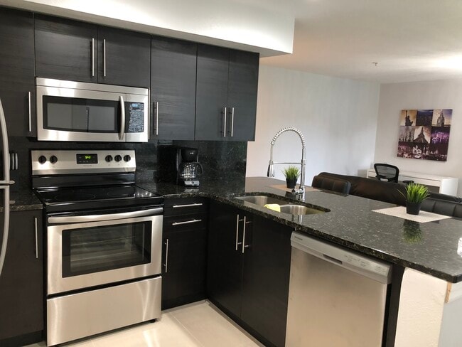 Equipado con electrodomésticos y pequeños electrodomésticos. - 7240 Westpointe Blvd