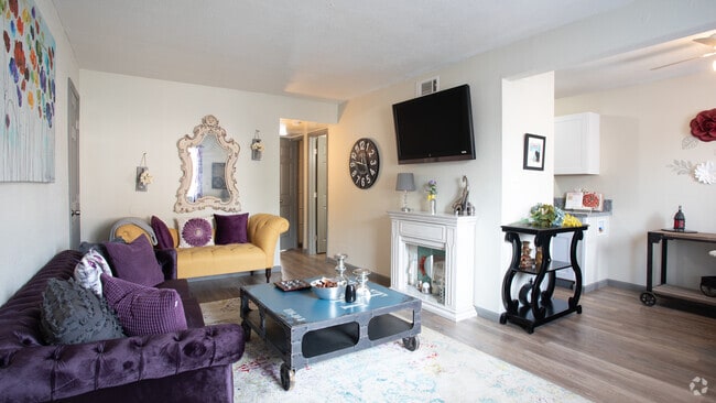 2BR,1BR,950SF