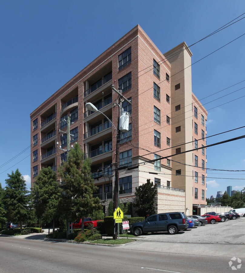 Foto principal - One Montrose Place Condominium