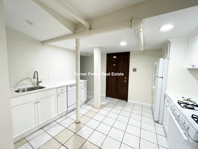 Photo - 157-165 Hemenway St Apartments