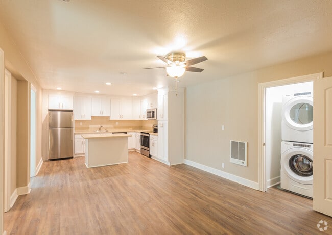 2BR 1.5BA -650 SF