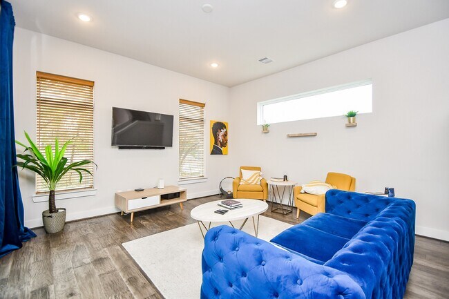 Photo - 5811 Fairdale Ln