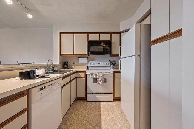 Photo - 1470 Seneca Dr Unit F