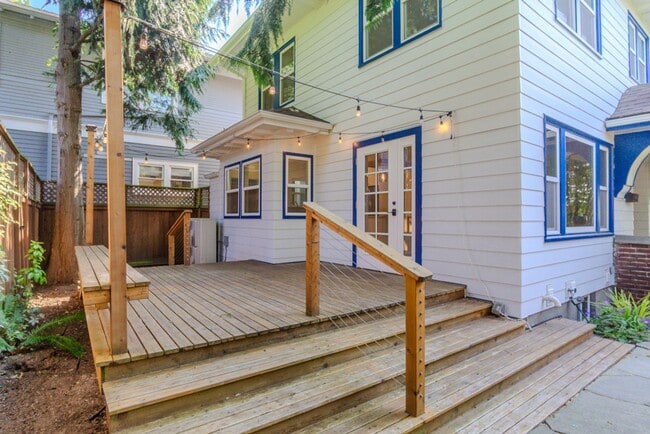 Photo - 2540 11th Ave W