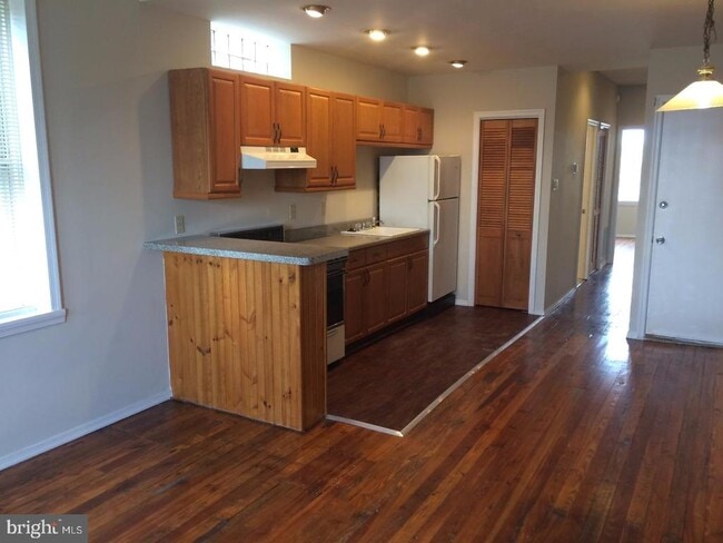 Photo - 2025 S 3rd St