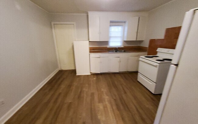 Photo - Duplex Convenient to Shaw!