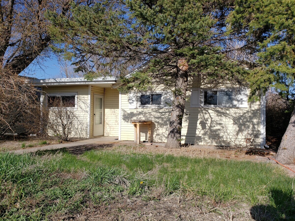 Photo - 821 W 7th St