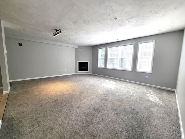 Photo - 70 Oak St Ext Unidad 3E