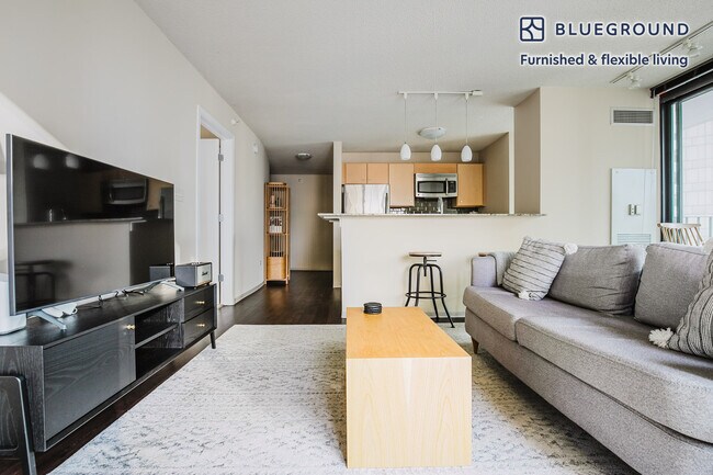 Photo - 225 N Columbus Dr Unidad FL19-ID1198