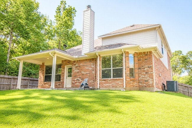 3801 Happy Hollow Ln