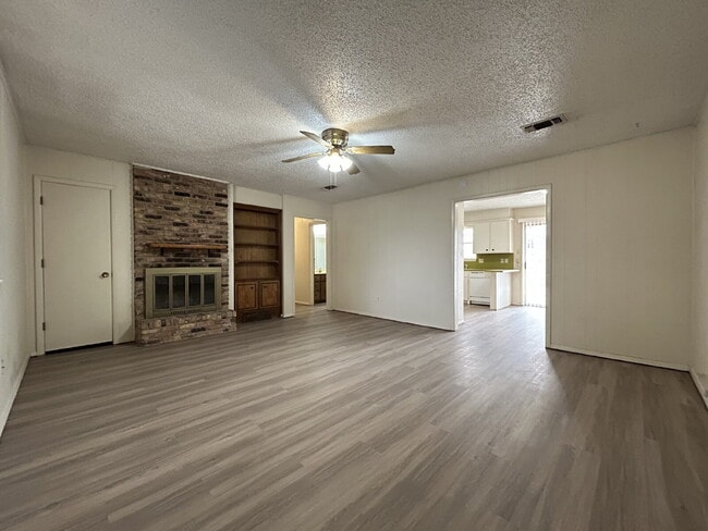 Photo - Lovely 2Bed/2Bath Duplex!