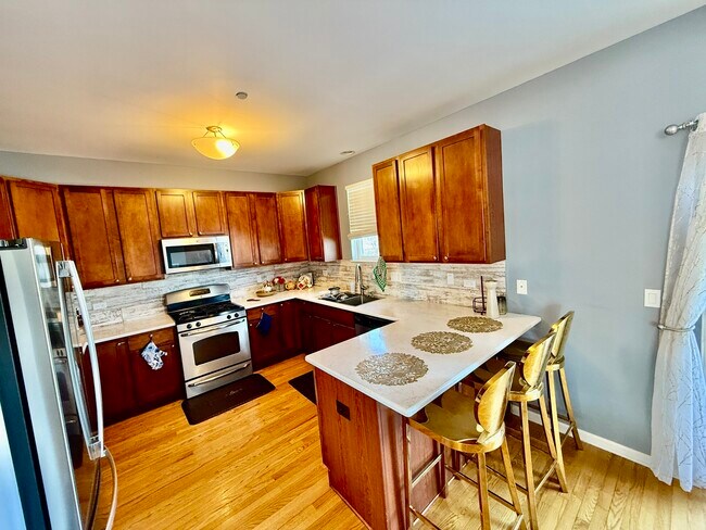 Photo - 1914 N Lotus Ave