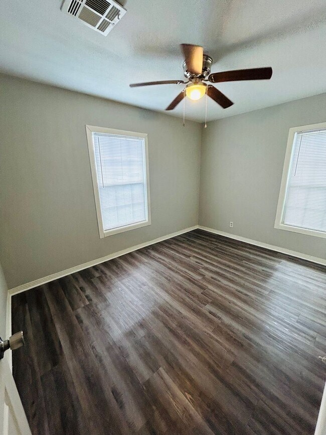 Photo - 4623 Memorial Dr