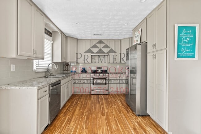 Photo - 2866 Hobbs Rd