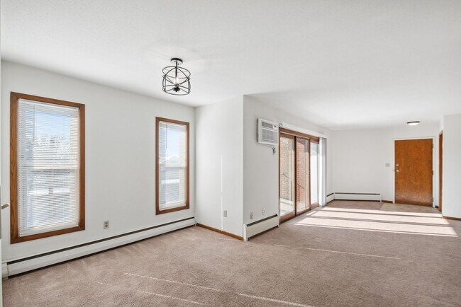 Photo - Rose Mall Apartments