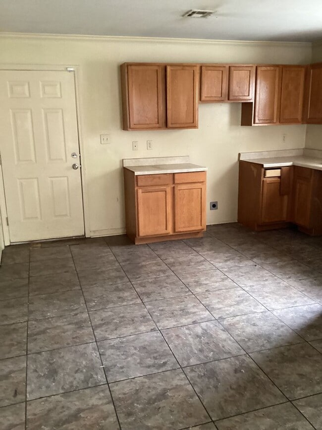 Photo - 3 bedroom, 2 bathroom home close to ULL!