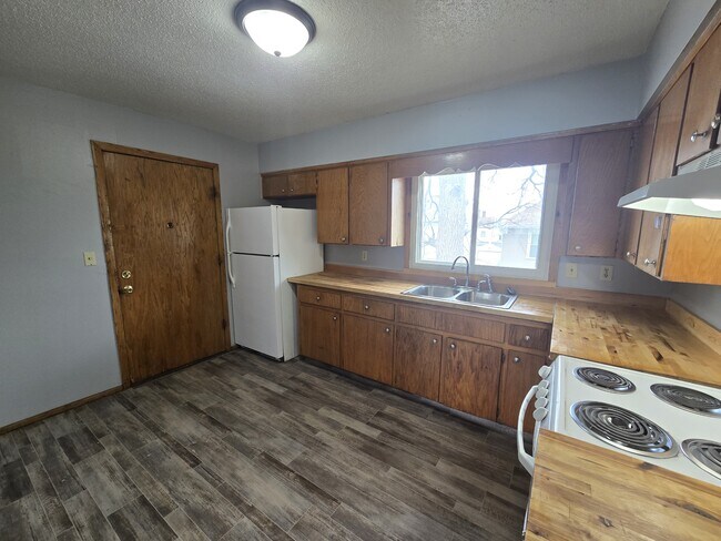 Photo - 811 W 3rd St