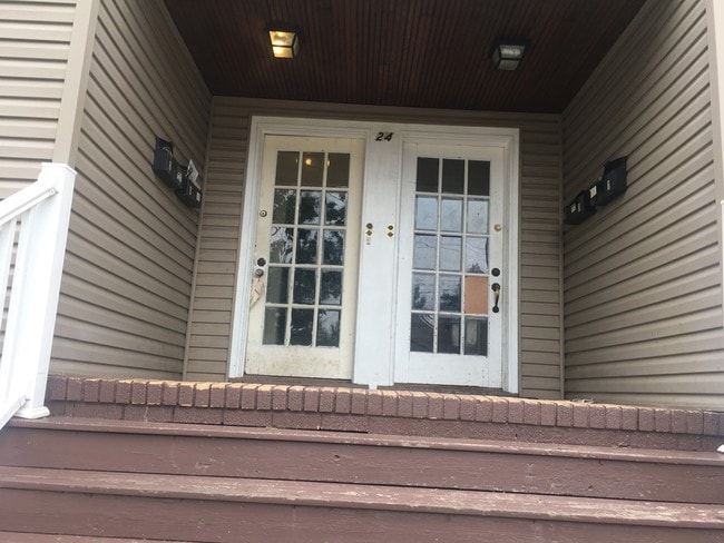 Main entrance - 24 Hale St