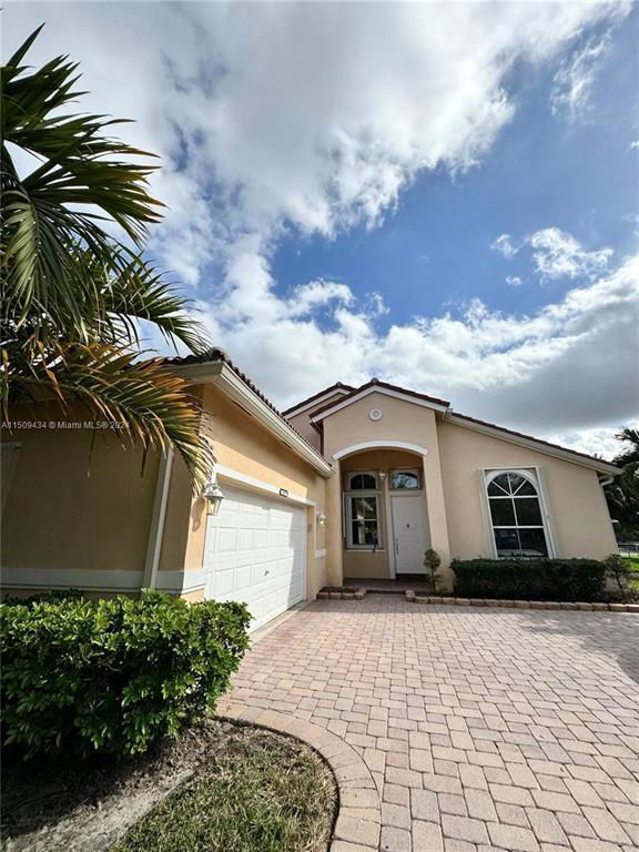Building Photo - 2591 SW 190th Ave Rental