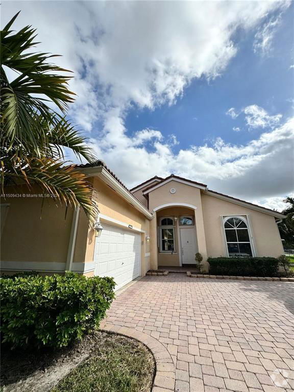 Building Photo - 2591 SW 190th Ave Rental