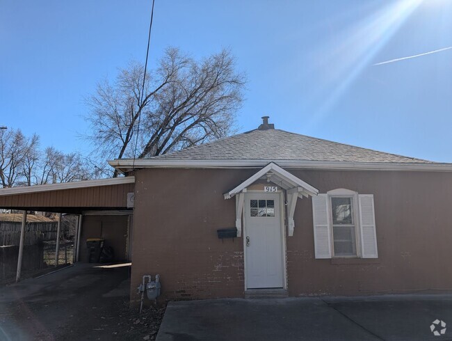 Building Photo - Small 2 Bedroom House