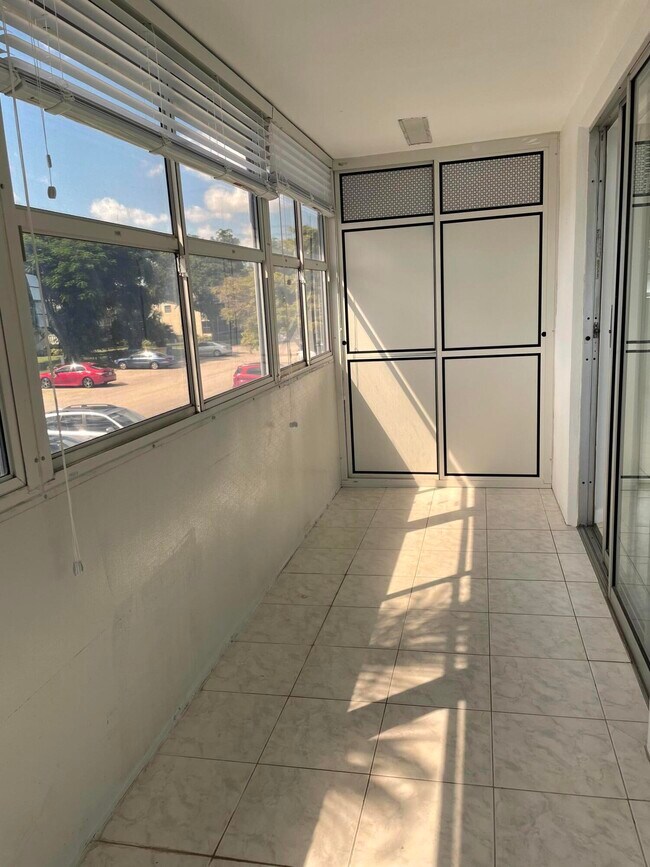 Photo - 343 Windsor O