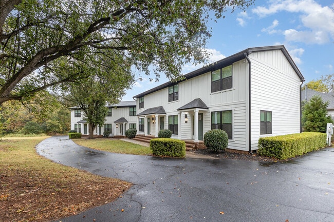 Building Photo - 109 S Church St Unit C