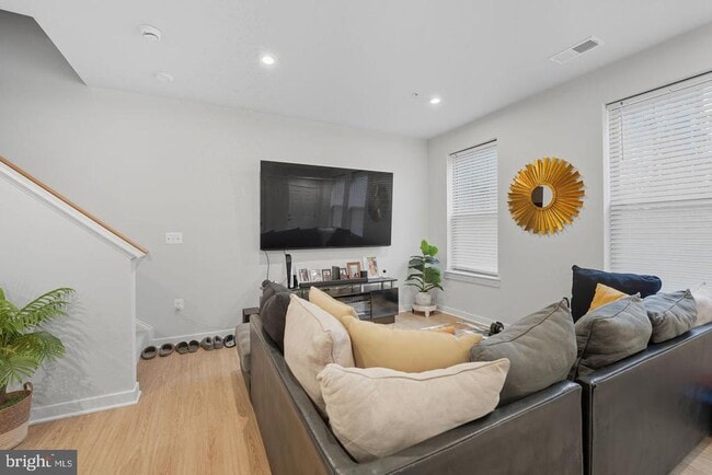 707 Thomas Ln