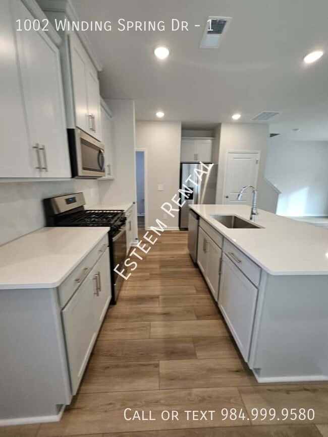 Photo - 1002 Winding Spg Dr