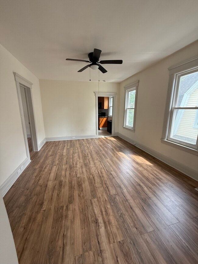 Photo - 653 Jefferson Ave Unidad 2nd fl