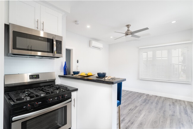 Photo - 405 W 3rd Street