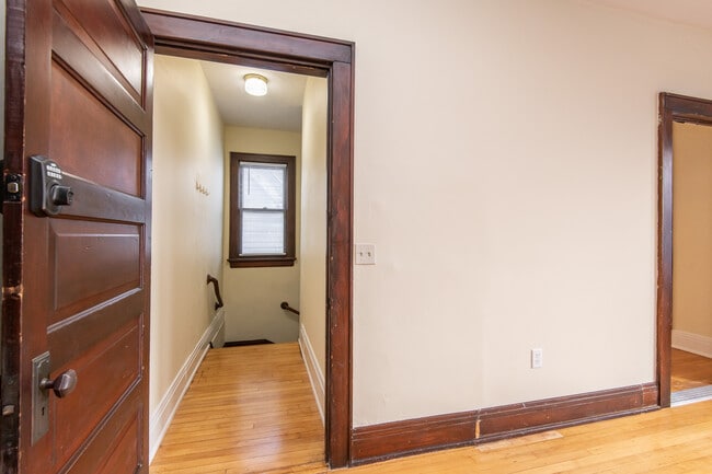 Entryway - 2445 N Oakland Ave Unit 2447